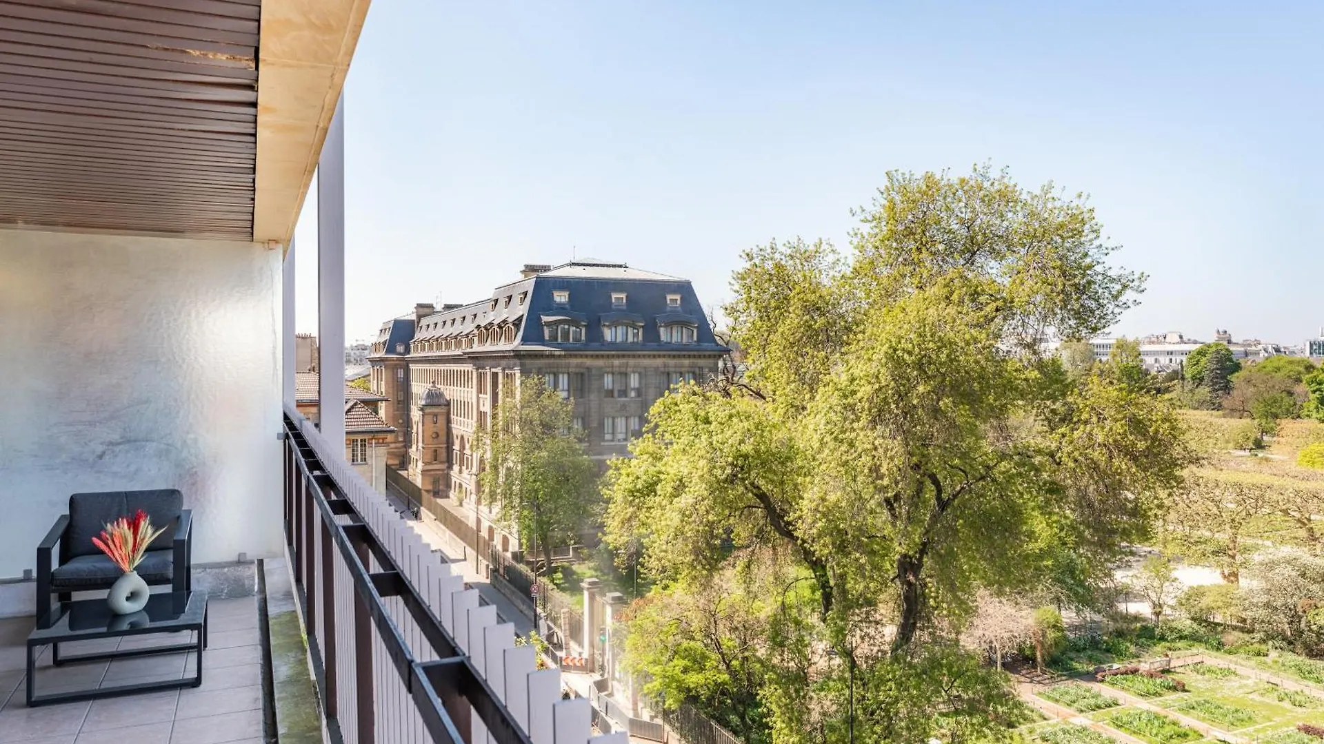 Superbe Appartement Avec Terrasse Vue Sur Jardin Paris France
