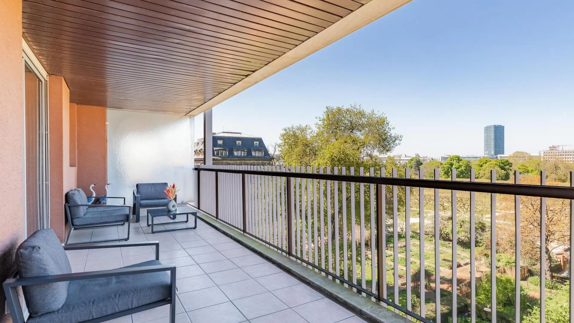 Superbe Appartement Avec Terrasse Vue Sur Jardin Paris Apartment