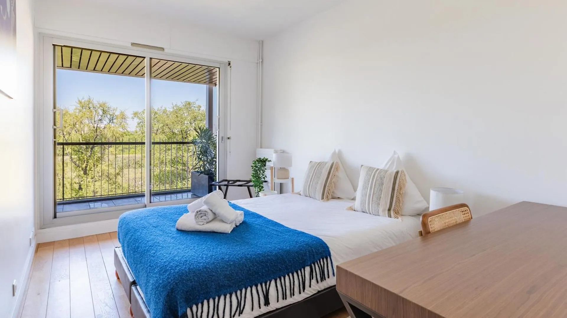 Superbe Appartement Avec Terrasse Vue Sur Jardin Paris France